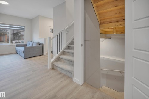 3323 Erlanger Bend, Edmonton, AB - Indoor Photo Showing Other Room