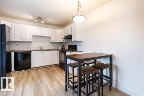 52 10208 113 Street, Edmonton, AB - Indoor Photo Showing Kitchen