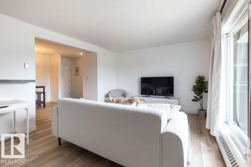 52 10208 113 Street, Edmonton, AB - Indoor