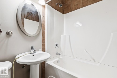 12127 107 Street, Edmonton, AB - Indoor Photo Showing Bathroom