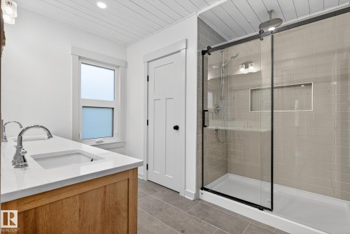 9653 83 Avenue, Edmonton, AB - Indoor Photo Showing Bathroom