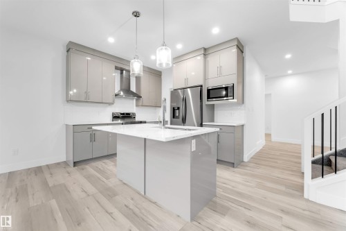 60 Hemingway Crescent, Spruce Grove, AB - Indoor Photo Showing Kitchen With Upgraded Kitchen