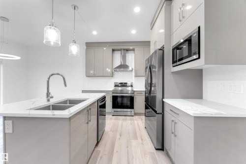 60 Hemingway Crescent, Spruce Grove, AB - Indoor Photo Showing Kitchen With Double Sink With Upgraded Kitchen