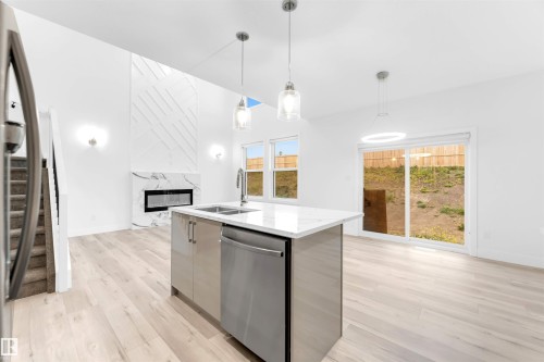 60 Hemingway Crescent, Spruce Grove, AB - Indoor Photo Showing Kitchen With Double Sink With Upgraded Kitchen