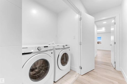 60 Hemingway Crescent, Spruce Grove, AB - Indoor Photo Showing Laundry Room
