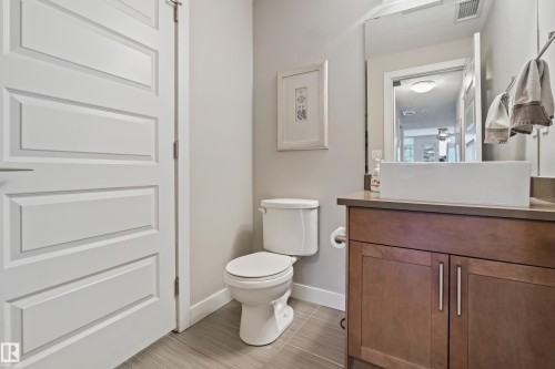101 5151 Windermere Boulevard, Edmonton, AB - Indoor Photo Showing Bathroom