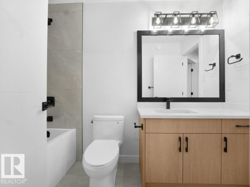 3326 Chickadee Dr, Edmonton, AB - Indoor Photo Showing Bathroom