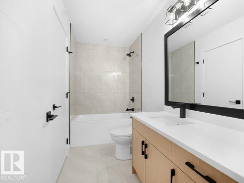 3326 Chickadee Dr, Edmonton, AB - Indoor Photo Showing Bathroom