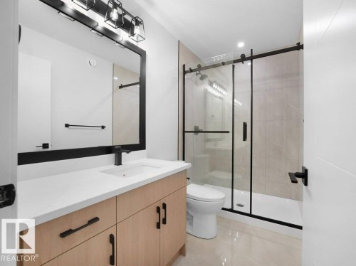 3326 Chickadee Dr, Edmonton, AB - Indoor Photo Showing Bathroom