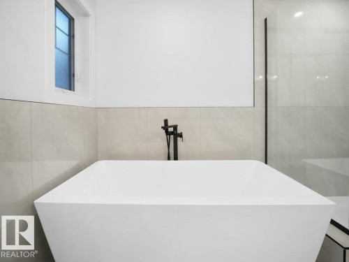 3326 Chickadee Dr, Edmonton, AB - Indoor Photo Showing Bathroom