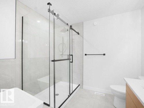 3326 Chickadee Dr, Edmonton, AB - Indoor Photo Showing Bathroom