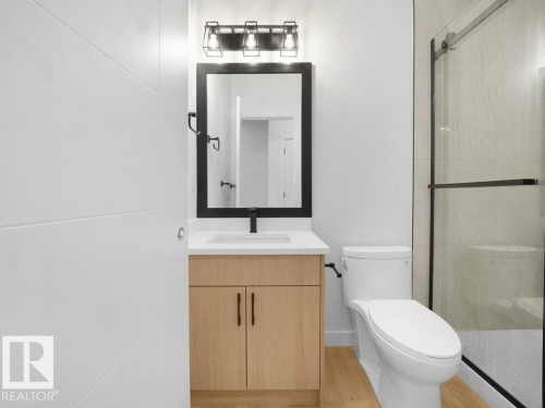 3326 Chickadee Dr, Edmonton, AB - Indoor Photo Showing Bathroom