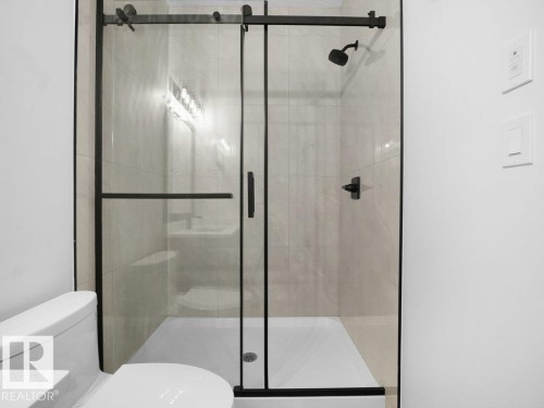 3326 Chickadee Dr, Edmonton, AB - Indoor Photo Showing Bathroom