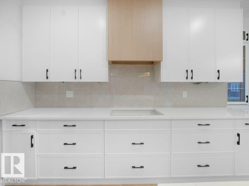 3326 Chickadee Dr, Edmonton, AB - Indoor Photo Showing Kitchen