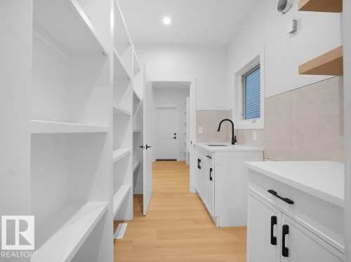 3326 Chickadee Dr, Edmonton, AB - Indoor