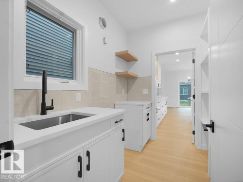 3326 Chickadee Dr, Edmonton, AB - Indoor Photo Showing Kitchen