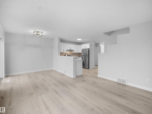 26 16933 115 Street, Edmonton, AB - Indoor Photo Showing Kitchen