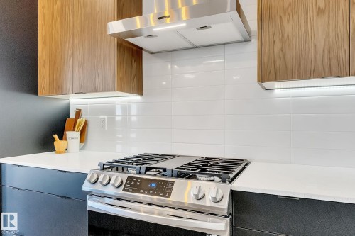 28 Eldridge Point(E), St. Albert, AB - Indoor Photo Showing Kitchen With Upgraded Kitchen