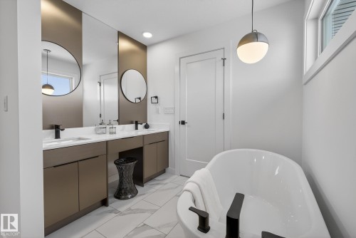 28 Eldridge Point(E), St. Albert, AB - Indoor Photo Showing Bathroom