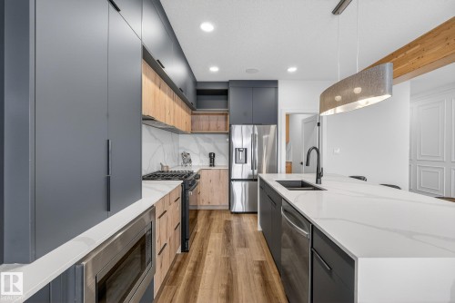 28 Eldridge Point(E), St. Albert, AB - Indoor Photo Showing Kitchen With Stainless Steel Kitchen With Double Sink With Upgraded Kitchen