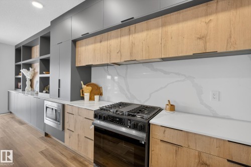 28 Eldridge Point(E), St. Albert, AB - Indoor Photo Showing Kitchen