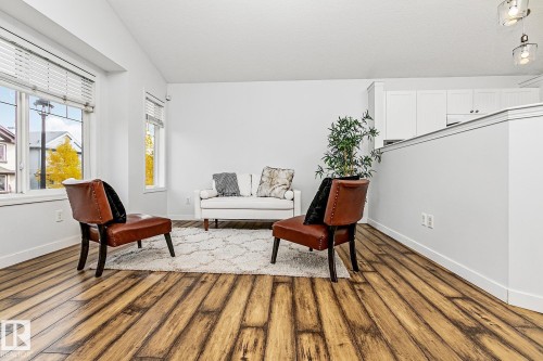 7822 Schmid Place, Edmonton, AB - Indoor Photo Showing Living Room