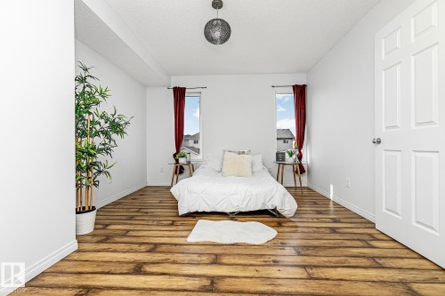 7822 Schmid Place, Edmonton, AB - Indoor Photo Showing Bedroom