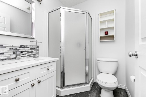 7822 Schmid Place, Edmonton, AB - Indoor Photo Showing Bathroom