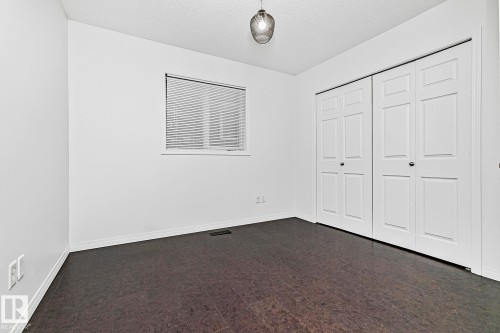 7822 Schmid Place, Edmonton, AB - Indoor Photo Showing Other Room
