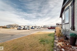View of front facade featuring a front lawn - 