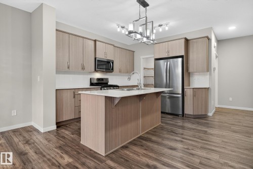 3319 8 Street, Edmonton, AB - Indoor Photo Showing Kitchen