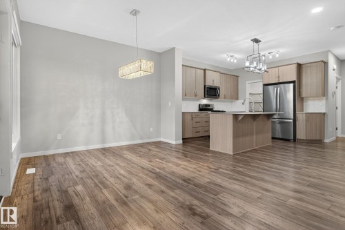 3319 8 Street, Edmonton, AB - Indoor Photo Showing Kitchen With Upgraded Kitchen