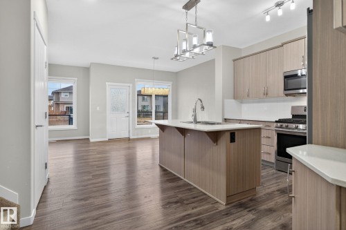 3319 8 Street, Edmonton, AB - Indoor Photo Showing Kitchen