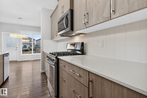 3319 8 Street, Edmonton, AB - Indoor Photo Showing Kitchen With Upgraded Kitchen