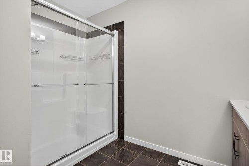 3319 8 Street, Edmonton, AB - Indoor Photo Showing Bathroom