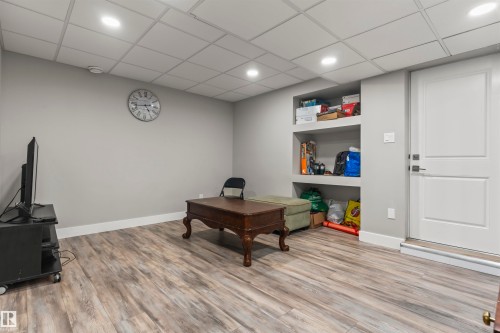 3747 30 Street, Edmonton, AB - Indoor