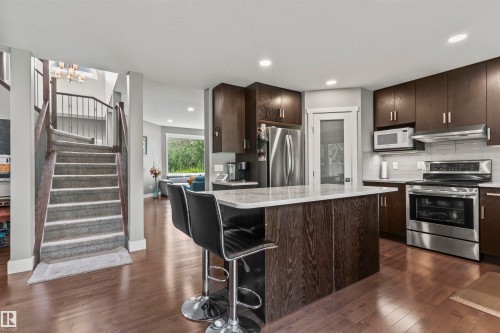3747 30 Street, Edmonton, AB - Indoor Photo Showing Kitchen With Upgraded Kitchen
