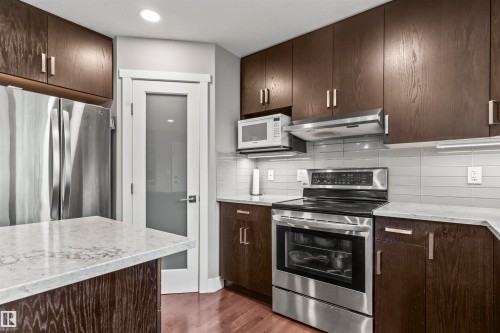 3747 30 Street, Edmonton, AB - Indoor Photo Showing Kitchen With Upgraded Kitchen