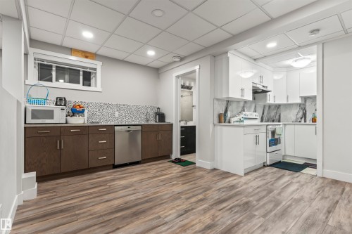 3747 30 Street, Edmonton, AB - Indoor Photo Showing Kitchen