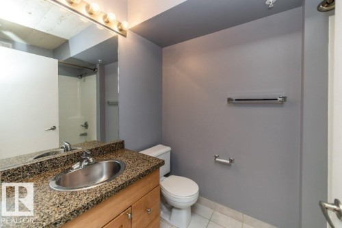 208 10009 102 Avenue, Edmonton, AB - Indoor Photo Showing Bathroom