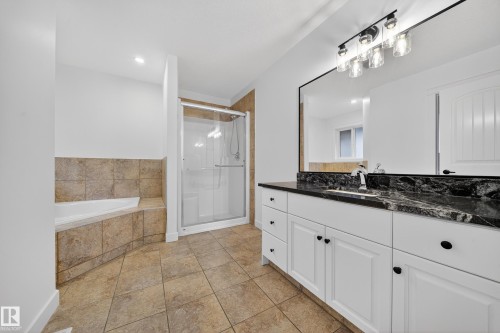 10916 175 Avenue, Edmonton, AB - Indoor Photo Showing Bathroom
