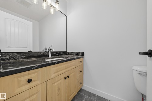 10916 175 Avenue, Edmonton, AB - Indoor Photo Showing Bathroom