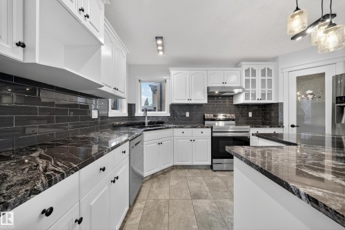 10916 175 Avenue, Edmonton, AB - Indoor Photo Showing Kitchen With Upgraded Kitchen