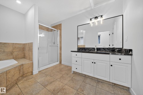 10916 175 Avenue, Edmonton, AB - Indoor Photo Showing Bathroom
