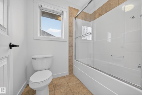 10916 175 Avenue, Edmonton, AB - Indoor Photo Showing Bathroom