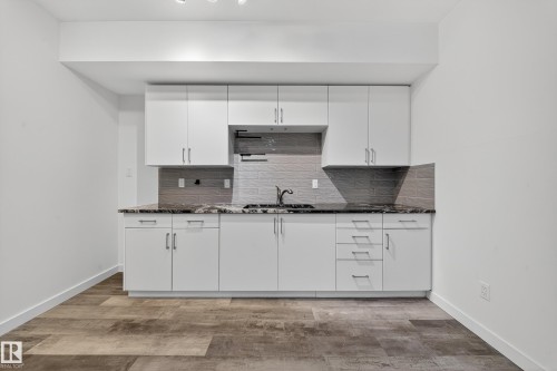 10916 175 Avenue, Edmonton, AB - Indoor Photo Showing Kitchen