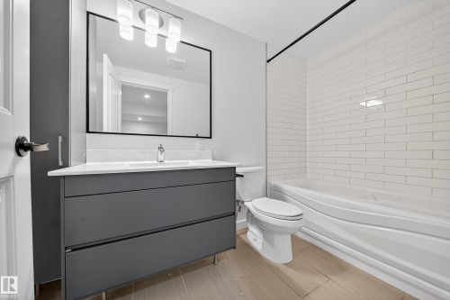 10916 175 Avenue, Edmonton, AB - Indoor Photo Showing Bathroom