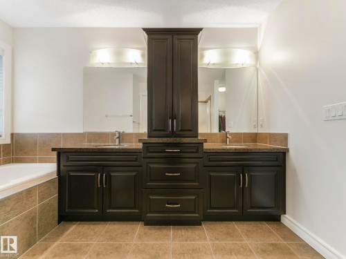 2651 Anderson Crescent, Edmonton, AB - Indoor Photo Showing Bathroom