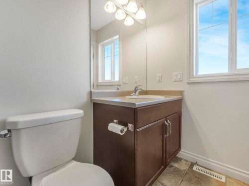 3003 16 Avenue, Edmonton, AB - Indoor Photo Showing Bathroom