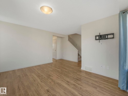 3003 16 Avenue, Edmonton, AB - Indoor Photo Showing Other Room